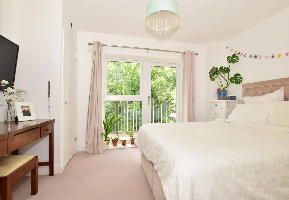 Bedroom - Sovereign Way, Tonbridge, Kent - Wards of Kent