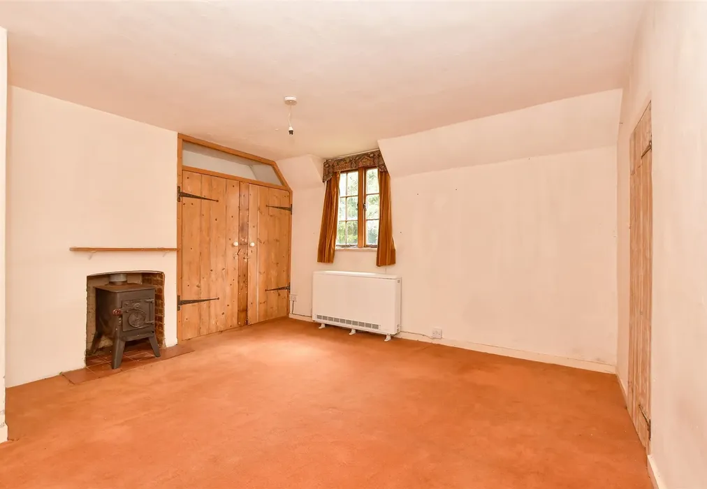 Bedroom 1 - Goddards Green Road, Benenden, Cranbrook, Kent - Wards of Kent