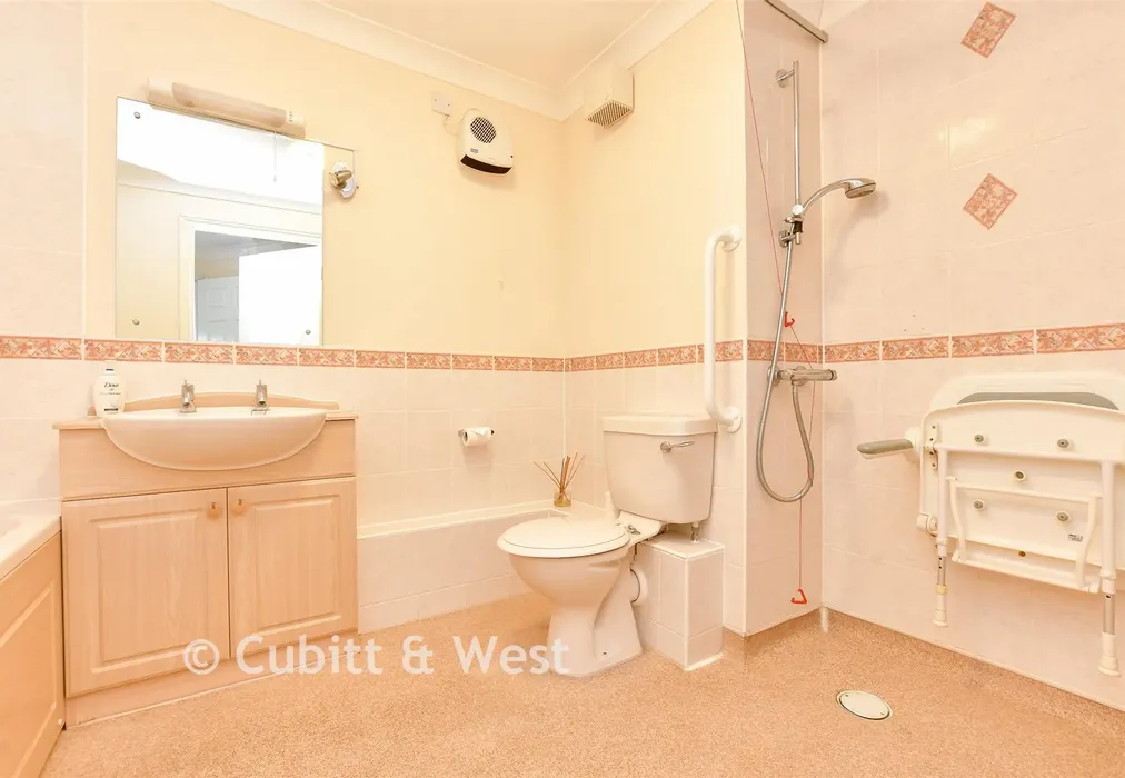 Bathroom - London Road, Redhill, Surrey - Wards of Kent