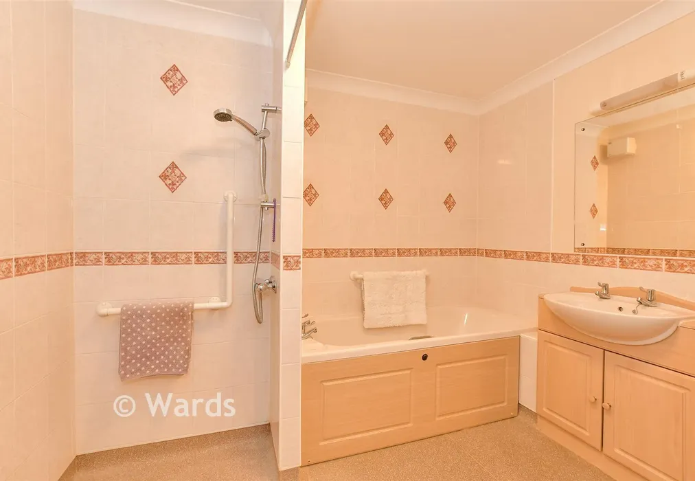 Bathroom - Glen View, Gravesend, Kent - Wards of Kent