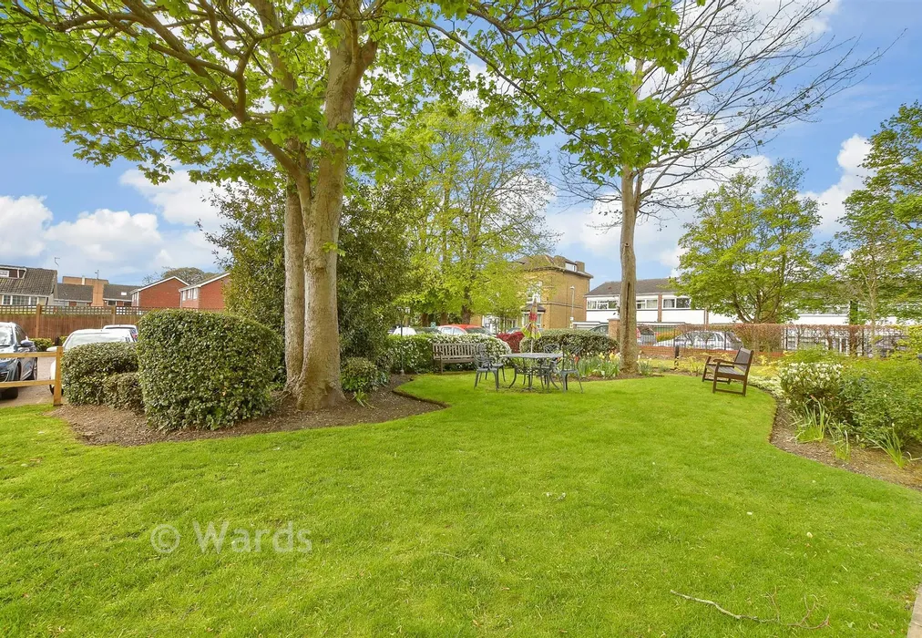 Communal Gardens - Glen View, Gravesend, Kent - Wards of Kent