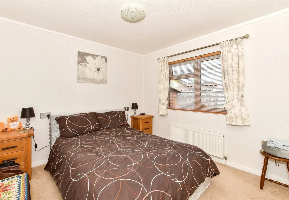 Bedroom 2 - Woodlands Lodge Park, Ashford, Kent - Wards of Kent