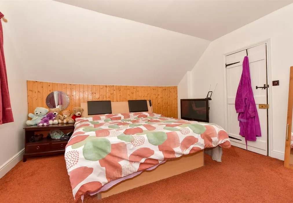 Bedroom 1 - Maidstone Road, Chatham, Kent - Wards of Kent