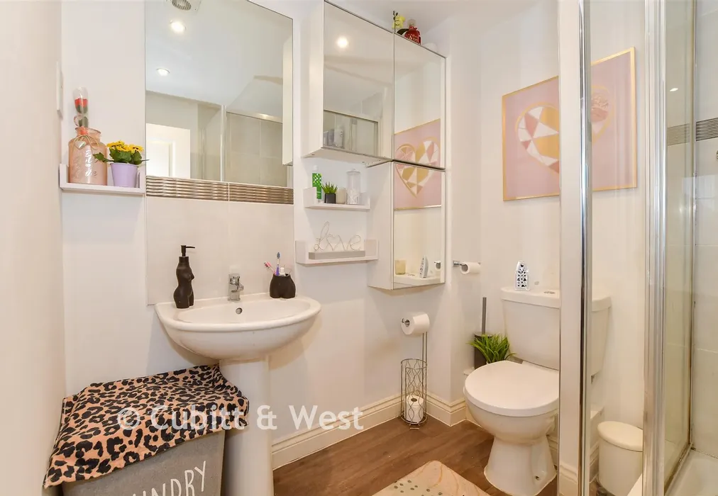 En-Suite Shower Room - Osborne Way, Bognor Regis, West Sussex - Wards of Kent