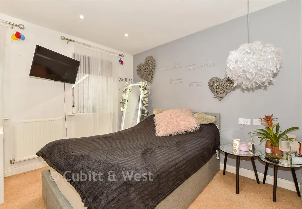 Bedroom 1 - Osborne Way, Bognor Regis, West Sussex - Wards of Kent