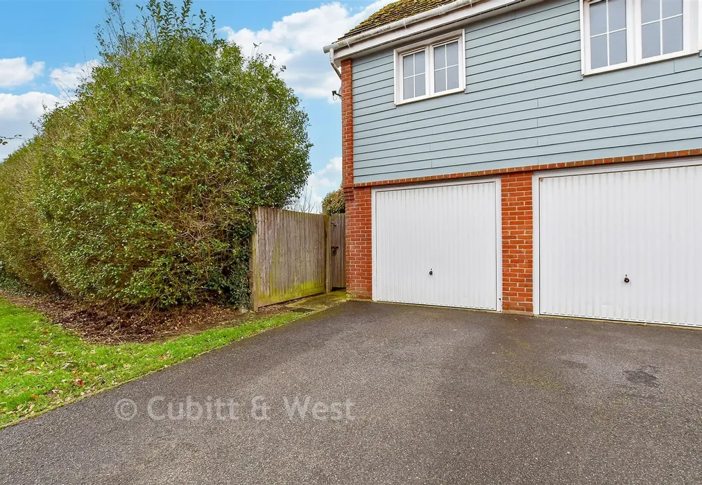 Garage - Osborne Way, Bognor Regis, West Sussex - Wards of Kent