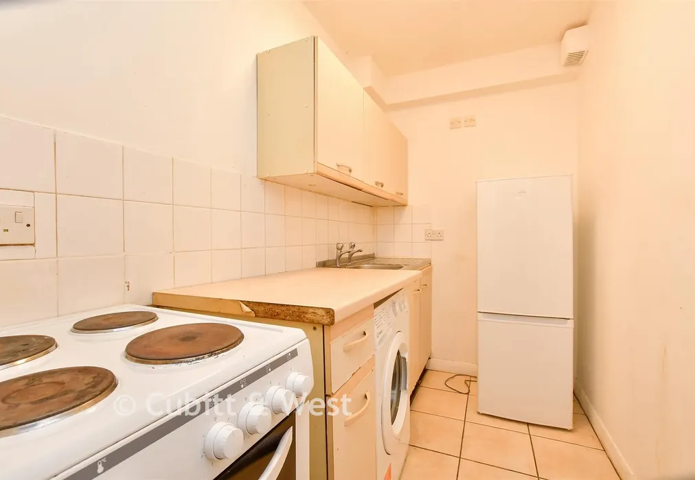 Kitchen - Manor Road, Wallington, Surrey - Wards of Kent