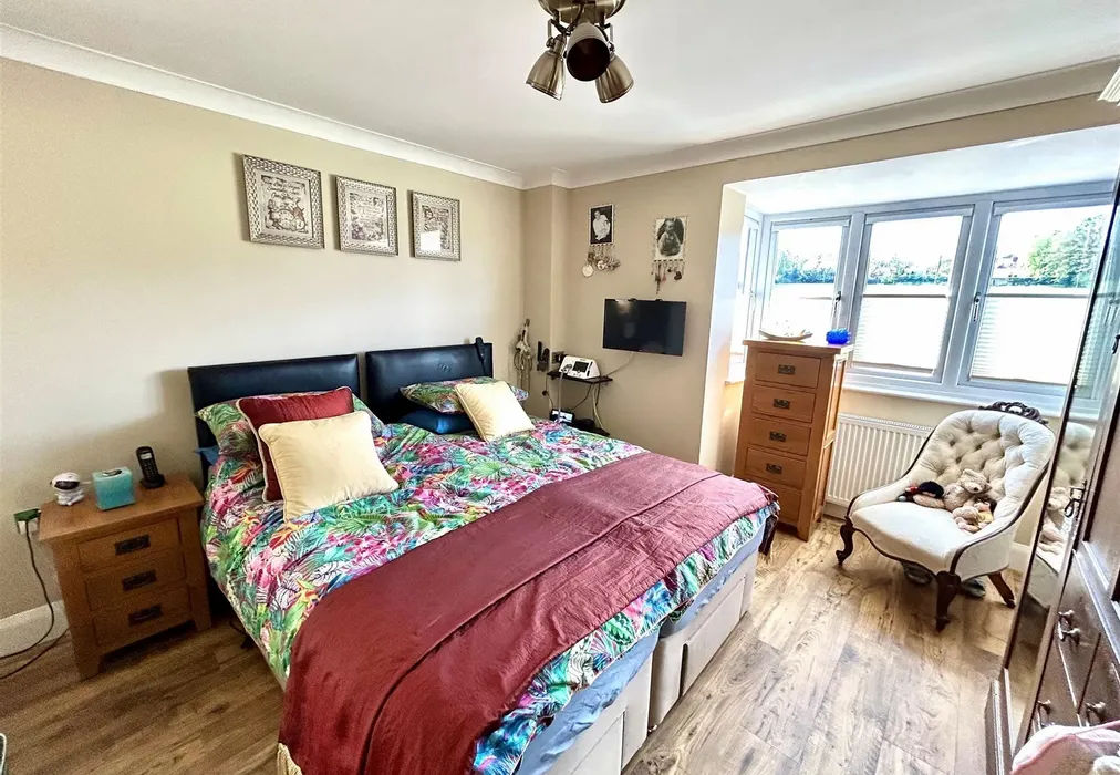 Bedroom 1 - Lower Hartlip Road, Hartlip, Sittingbourne, Kent - Wards of Kent