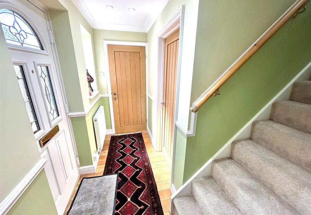 Entrance Hall - Lower Hartlip Road, Hartlip, Sittingbourne, Kent - Wards of Kent