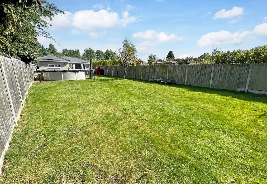 Rear Garden - Lower Hartlip Road, Hartlip, Sittingbourne, Kent - Wards of Kent