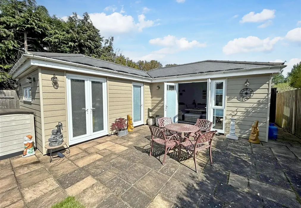 Outbuilding - Lower Hartlip Road, Hartlip, Sittingbourne, Kent - Wards of Kent