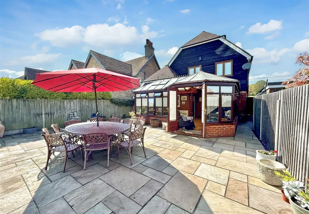 Patio - Lower Hartlip Road, Hartlip, Sittingbourne, Kent - Wards of Kent