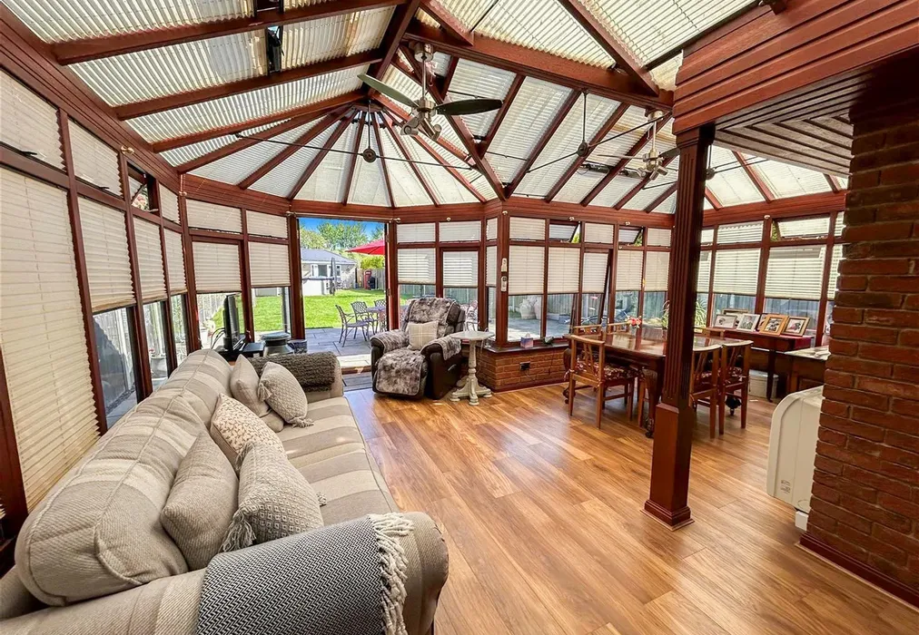 Conservatory - Lower Hartlip Road, Hartlip, Sittingbourne, Kent - Wards of Kent