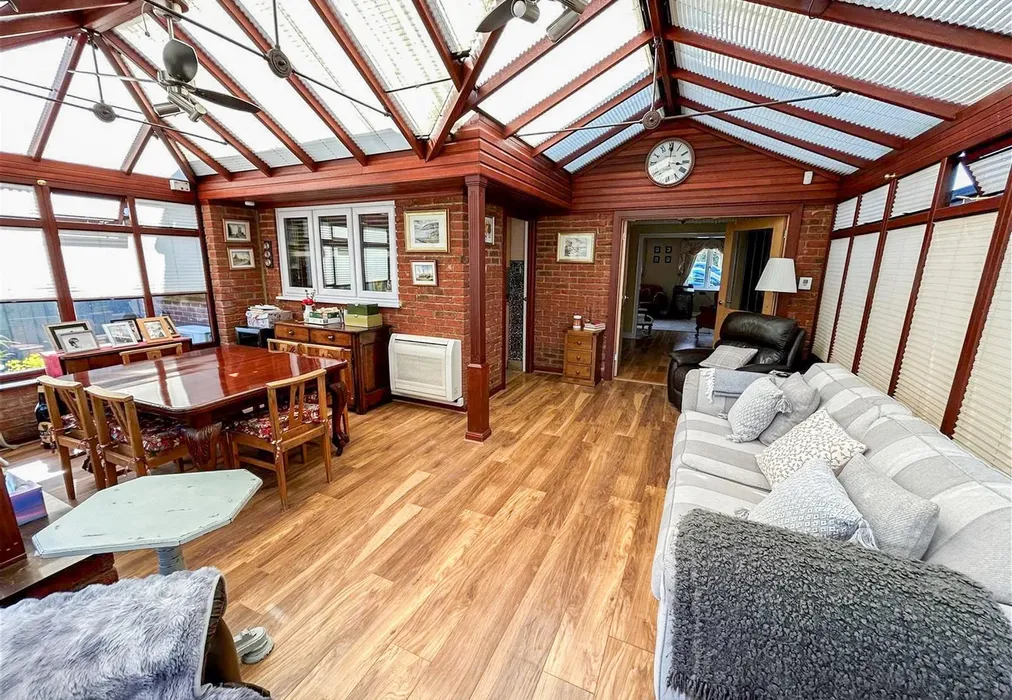 Conservatory - Lower Hartlip Road, Hartlip, Sittingbourne, Kent - Wards of Kent