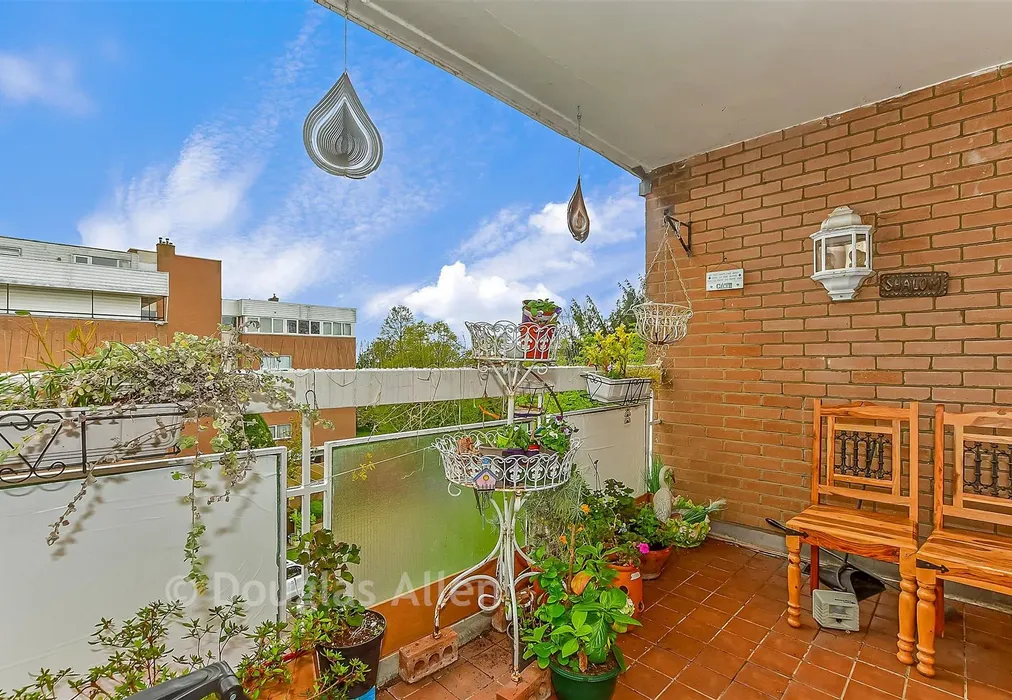 Balcony / Terrace - The Bowls, Chigwell, Essex - Wards of Kent