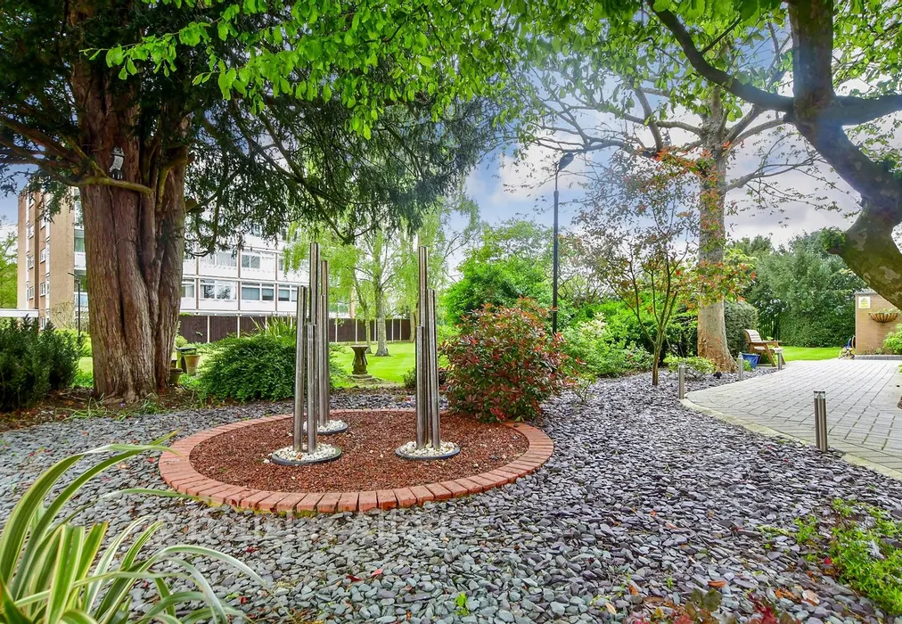 Communal Gardens - The Bowls, Chigwell, Essex - Wards of Kent