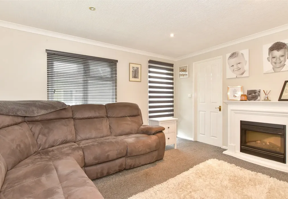 Lounge - Vicarage Lane, Hoo, Rochester, Kent - Wards of Kent