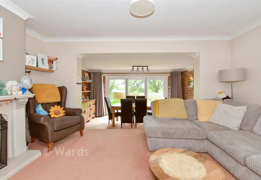 Lounge - Bankfields, Headcorn, Ashford, Kent - Wards of Kent