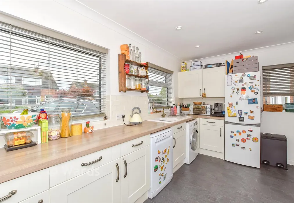 Kitchen - Bankfields, Headcorn, Ashford, Kent - Wards of Kent