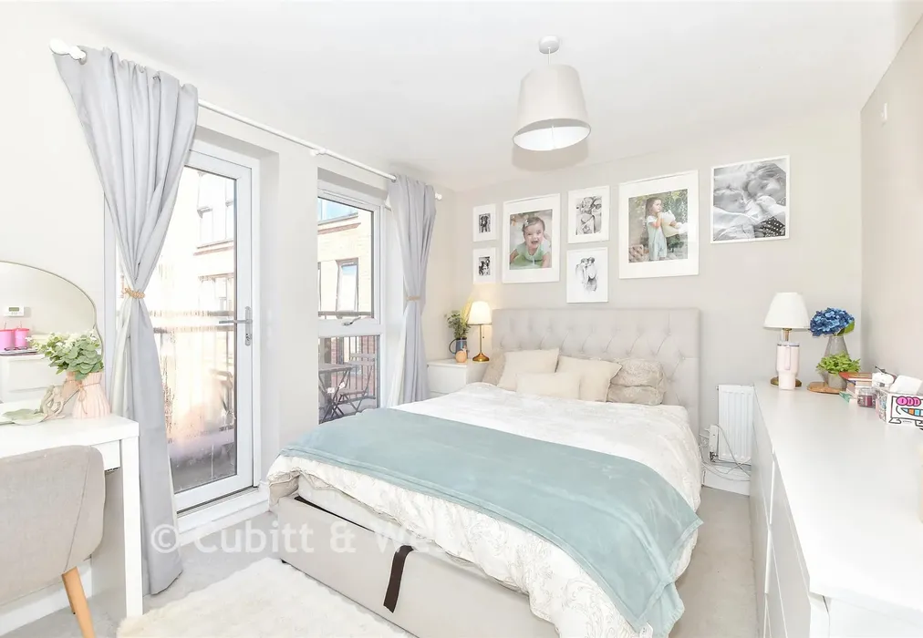 Bedroom 1 - Liberator Place, Chichester, West Sussex - Wards of Kent