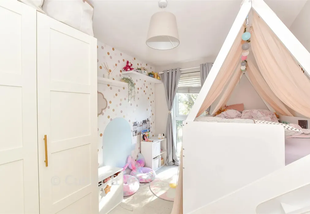 Bedroom 2 - Liberator Place, Chichester, West Sussex - Wards of Kent