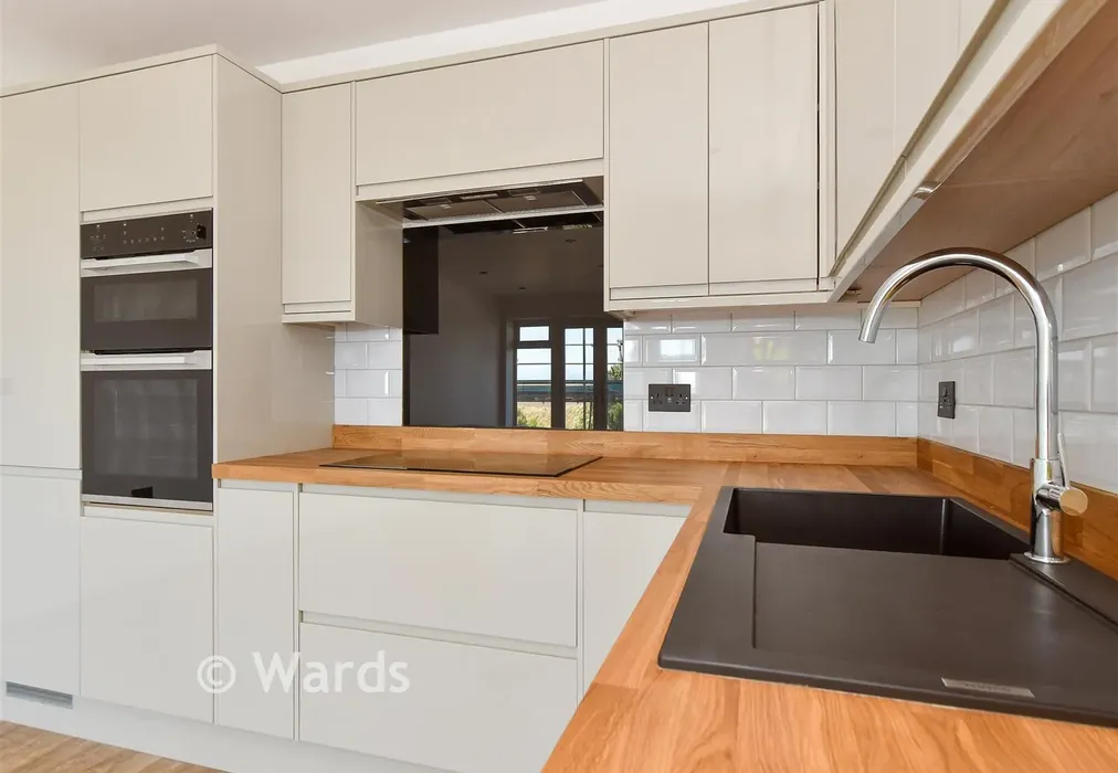 Internal Lifestyle Image - The Parade, Greatstone, Kent - Wards of Kent