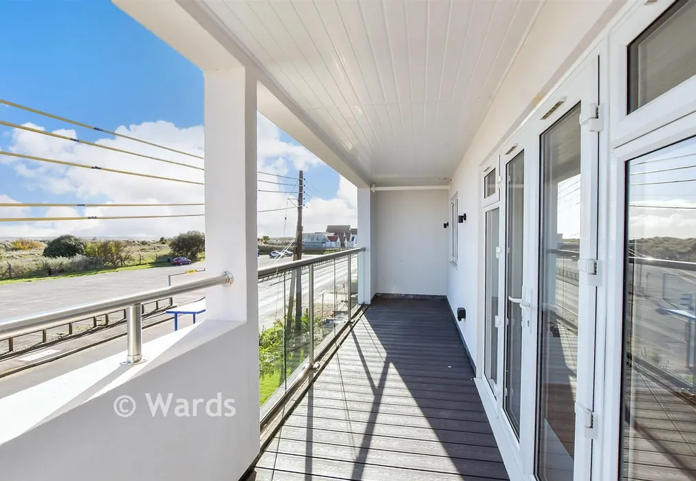 Balcony / Terrace - The Parade, Greatstone, Kent - Wards of Kent