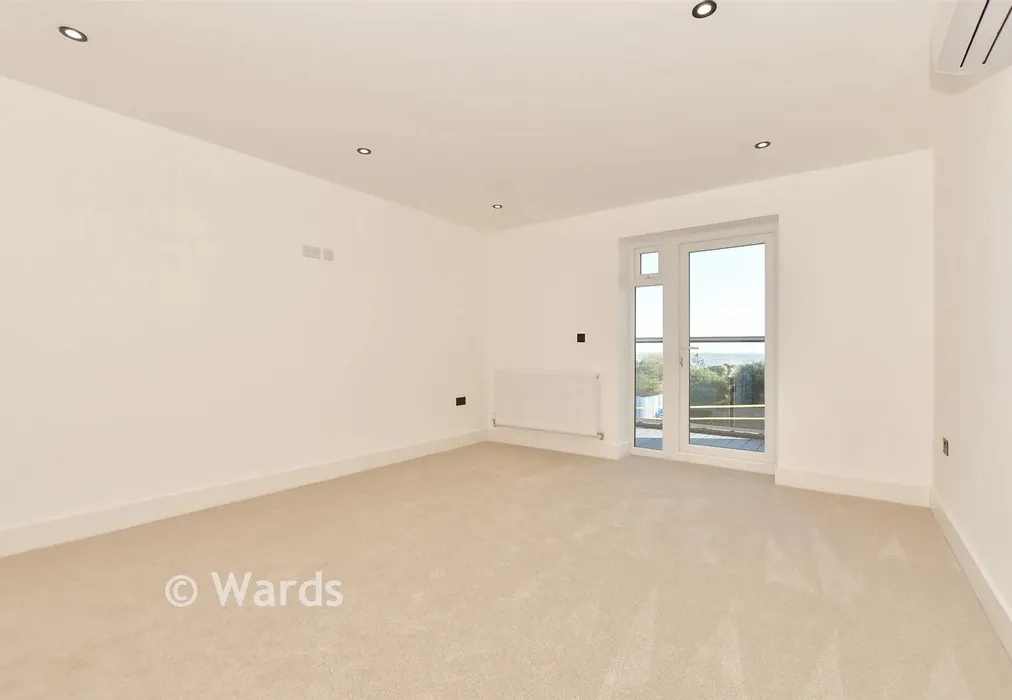 Bedroom 1 - The Parade, Greatstone, Kent - Wards of Kent