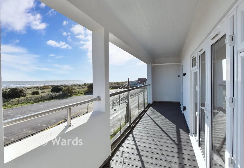 Balcony / Terrace - The Parade, Greatstone, Kent - Wards of Kent