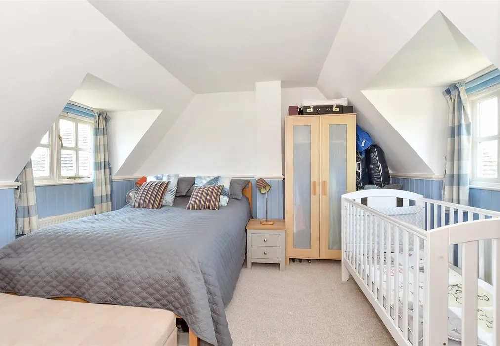 Bedroom 2 - High Street, Marden, Kent - Wards of Kent