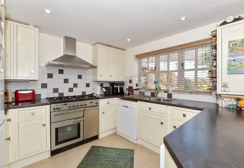Kitchen - High Street, Marden, Kent - Wards of Kent