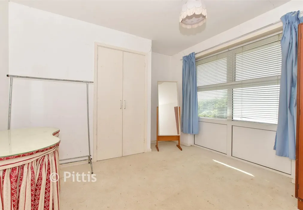 Bedroom 1 - Badger Lane, Brook, Newport, Isle of Wight - Wards of Kent