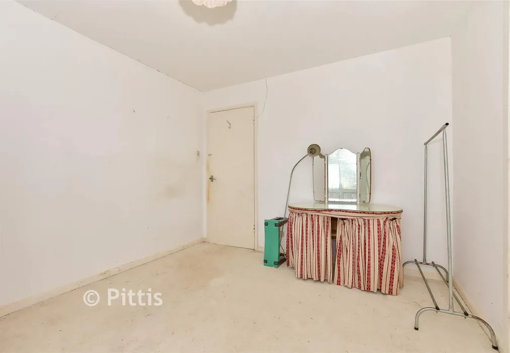 Bedroom 1 - Badger Lane, Brook, Newport, Isle of Wight - Wards of Kent