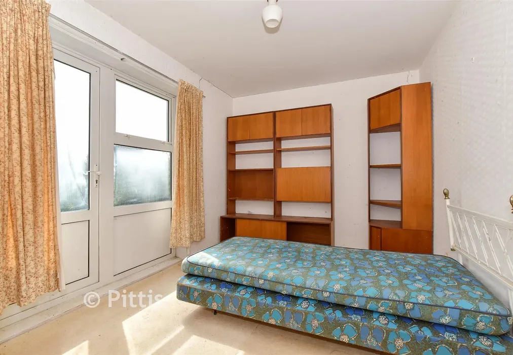 Bedroom 2 - Badger Lane, Brook, Newport, Isle of Wight - Wards of Kent