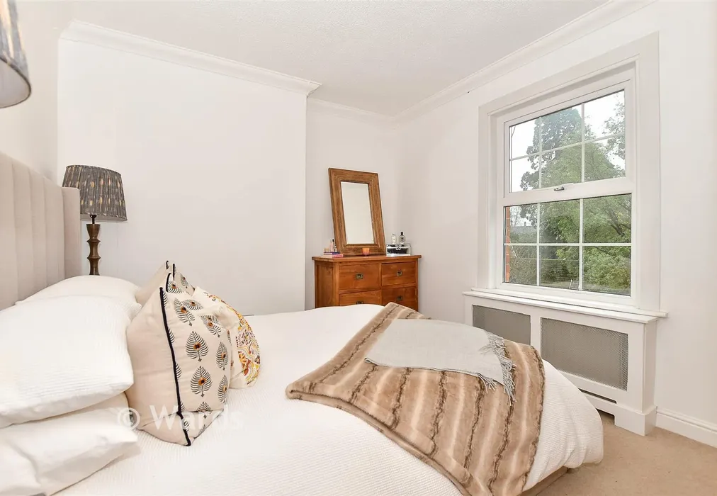 Bedroom 1 - High Street, Hadlow, Tonbridge, Kent - Wards of Kent