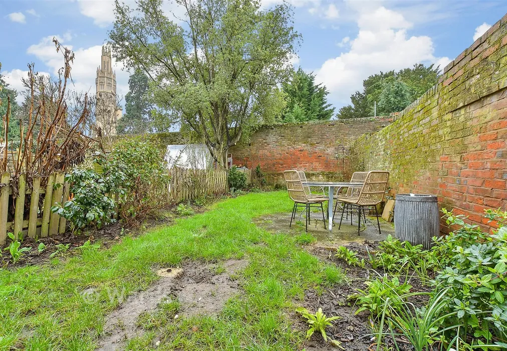 Rear Garden - High Street, Hadlow, Tonbridge, Kent - Wards of Kent