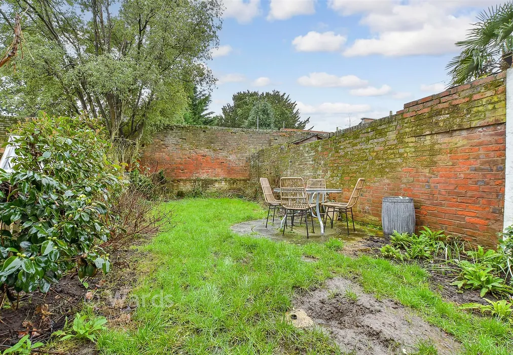 Rear Garden - High Street, Hadlow, Tonbridge, Kent - Wards of Kent