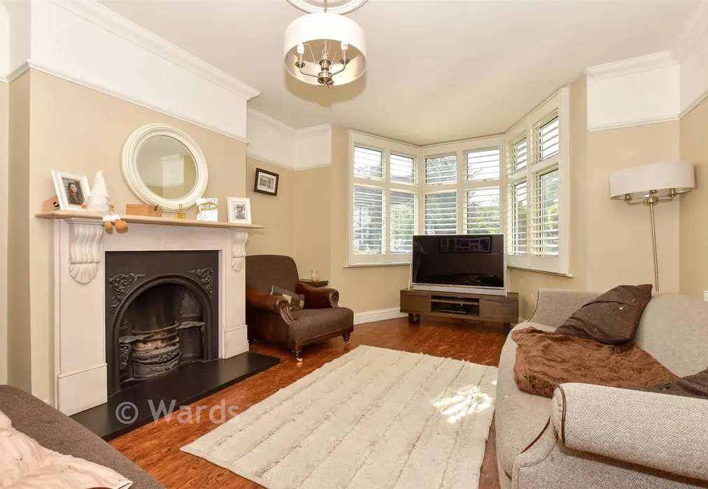 Lounge - Old Road East, Gravesend, Kent - Wards of Kent