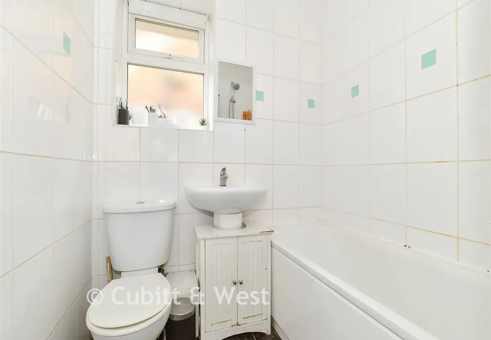 Bathroom - Kingsley Grove, Reigate, Surrey - Wards of Kent