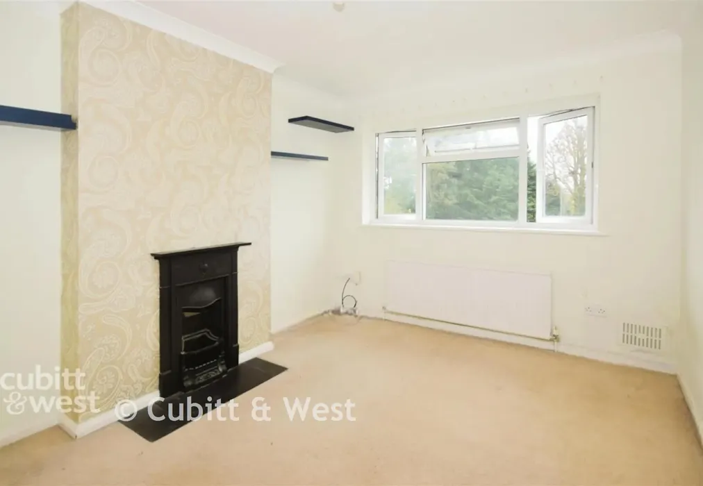 Bedroom 1 - Kingsley Grove, Reigate, Surrey - Wards of Kent