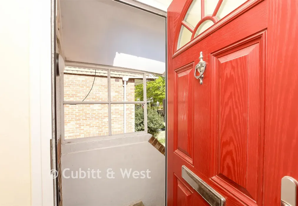Internal Lifestyle Photograph - Kingsley Grove, Reigate, Surrey - Wards of Kent