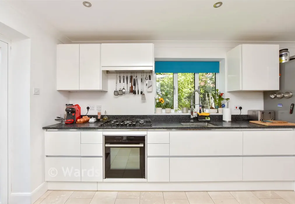 Kitchen - Fairfield Park, Broadstairs, Kent - Wards of Kent