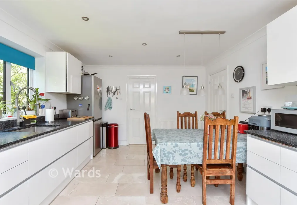 Kitchen - Fairfield Park, Broadstairs, Kent - Wards of Kent