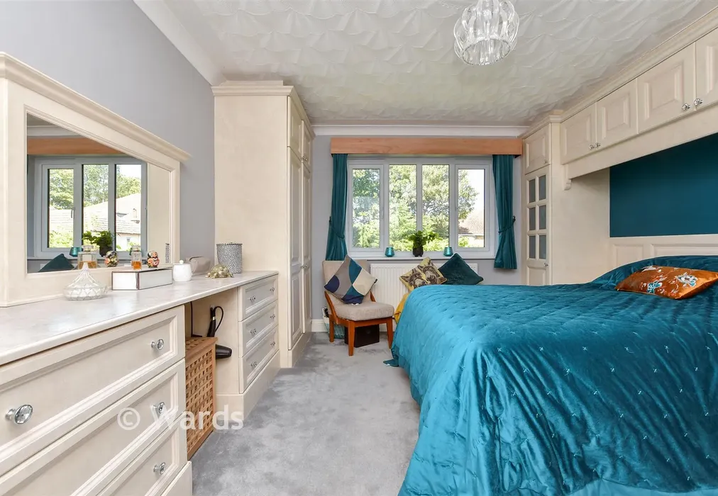 Bedroom 1 - Fairfield Park, Broadstairs, Kent - Wards of Kent
