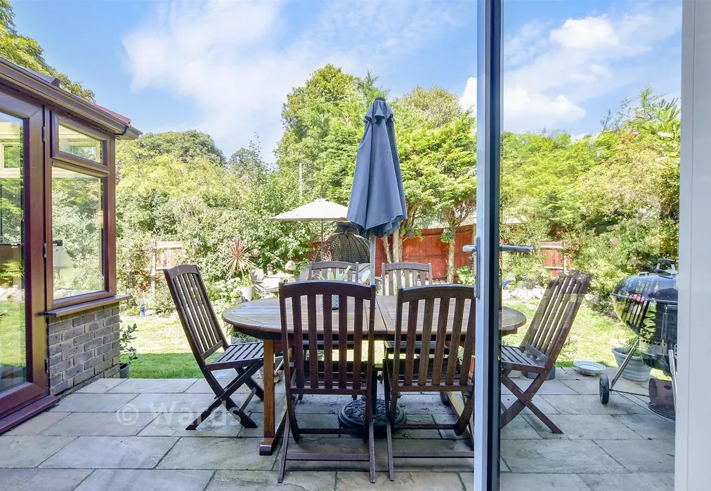External Lifestyle Photograph - Fairfield Park, Broadstairs, Kent - Wards of Kent