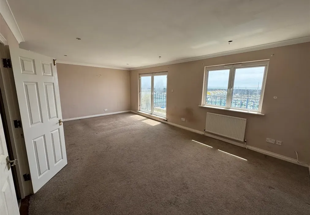 Bedroom 1 - The Strand, Brighton Marina Village, Brighton, East Sussex - Wards of Kent