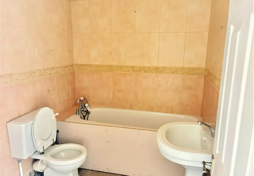 Bathroom - The Strand, Brighton Marina Village, Brighton, East Sussex - Wards of Kent