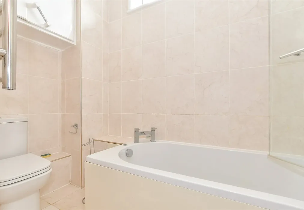 Bathroom - Station Approach, Staplehurst, Kent - Wards of Kent