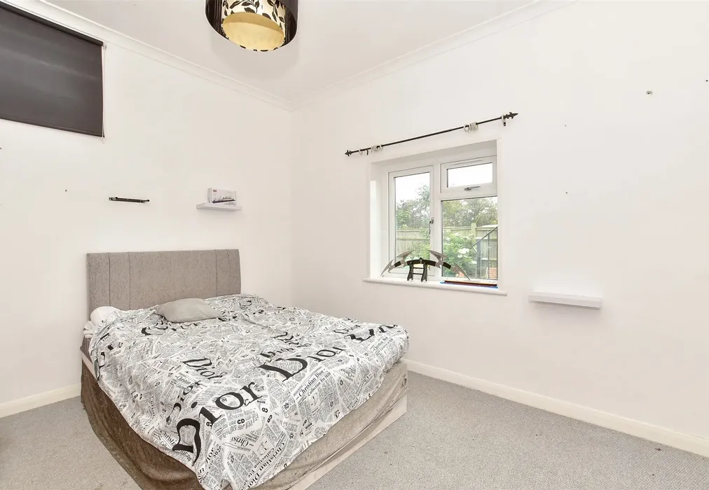 Bedroom 1 - Station Approach, Staplehurst, Kent - Wards of Kent
