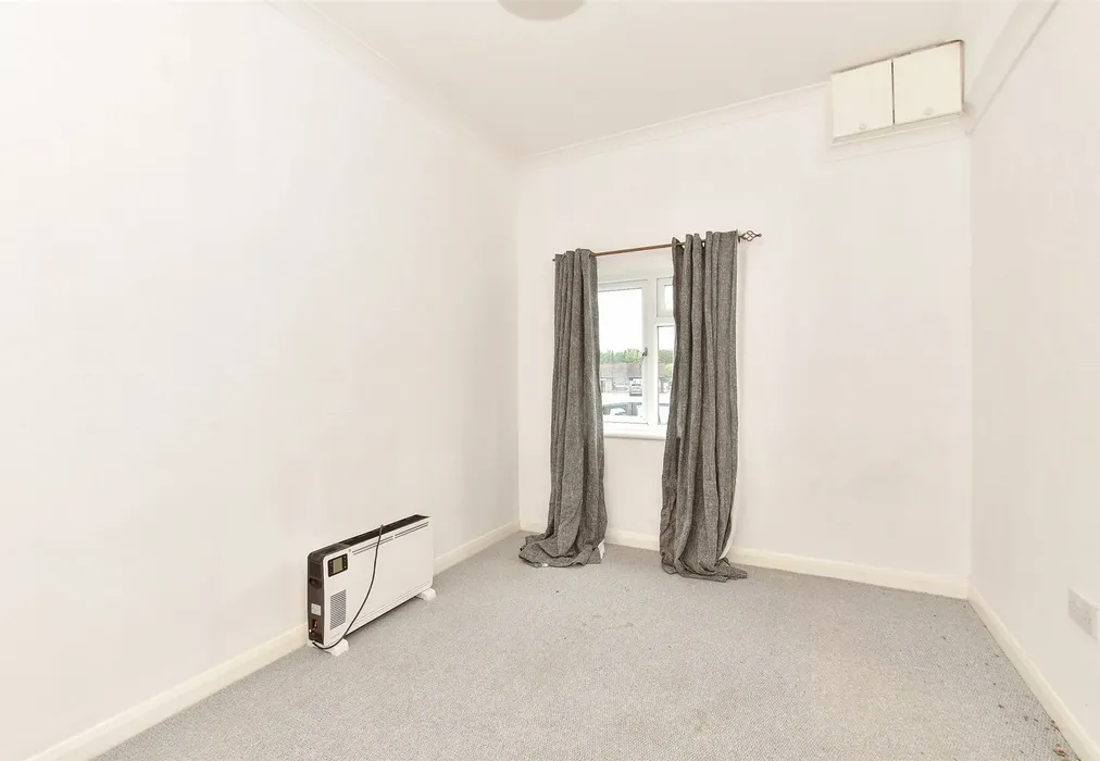 Bedroom 2 - Station Approach, Staplehurst, Kent - Wards of Kent